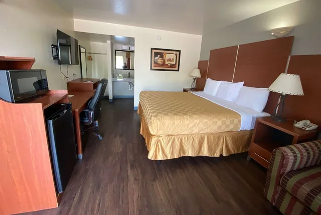 غرفة بسرير كوين، Travelodge by Wyndham Albuquerque West 5/9