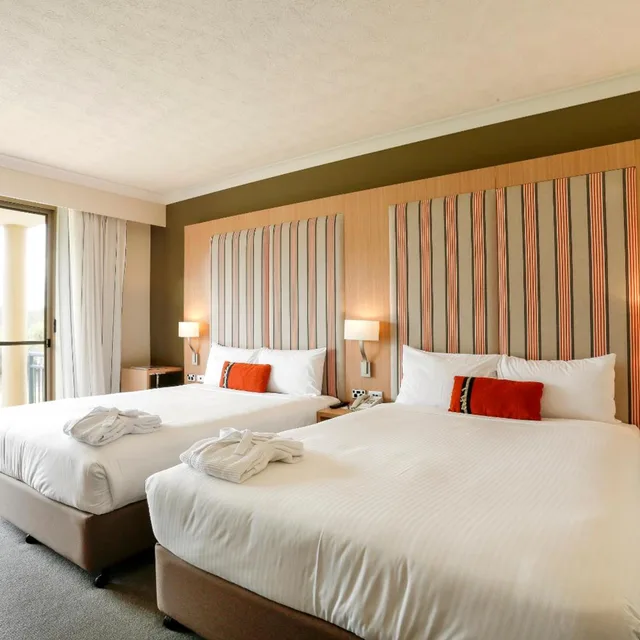 غرفة بريفيليج بسريرين منفصلين وسرير كينج، Mercure Gold Coast Resort 2/6