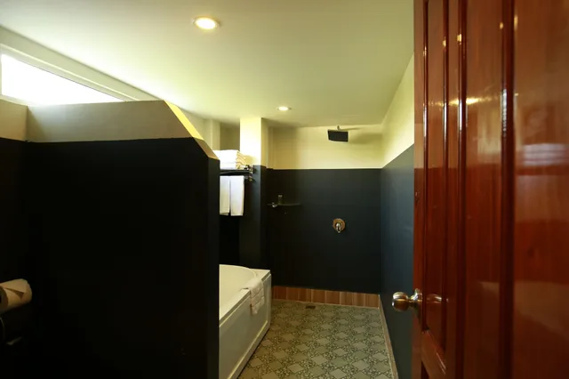 Deluxe, Triple, 1 King and 1 Single Beds, Chheng Residence 3/3