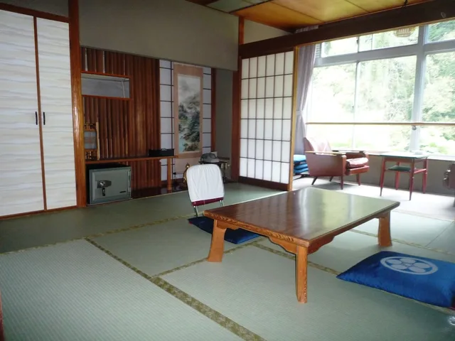 غرفة يابانية تقليدية بفرشتي فوتون بأرضية تاتامي، Takao Kanko Hotel 5/7