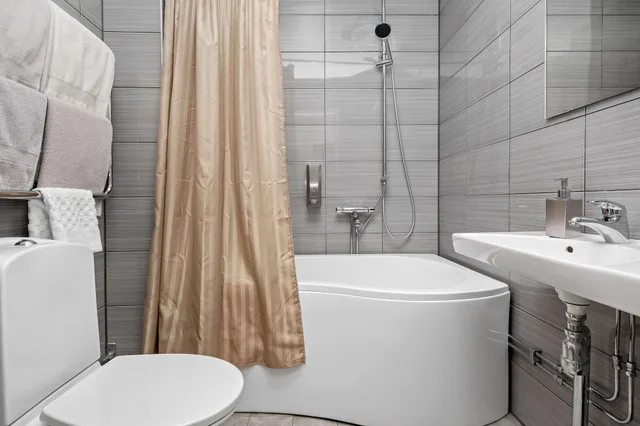 غرفة قياسية بسرير كوين مع أريكة بحوض استحمام، Best Western Hotell Ett 7/7