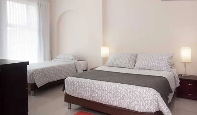 غرفة قياسية ثلاثية، Hotel Golden House 1/2