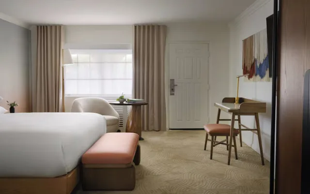 غرفة بريميوم رباعية بسرير كينج، Kimpton Miralina Resort and Villas by IHG 2/5