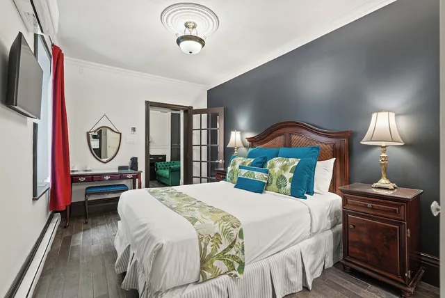 جناح بسرير كوين، Hotel Le Clos Saint-Louis 2/10