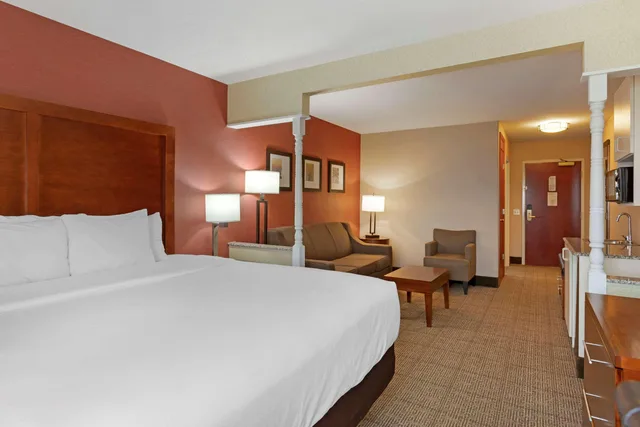 جناح بسرير كينج، Comfort Inn & Suites Jackson North 1/5