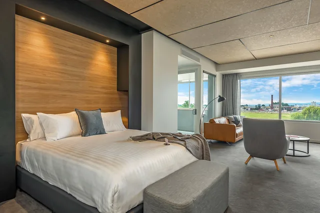 2 Bedrooms, Tamar River, Suite, 2 King Beds، Peppers Silo Launceston 1/2