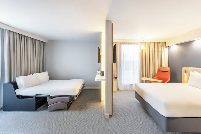 Suite, Queen Bed, Balcony, Holiday Inn Express Paris - Poissy, an IHG Hotel 2/5
