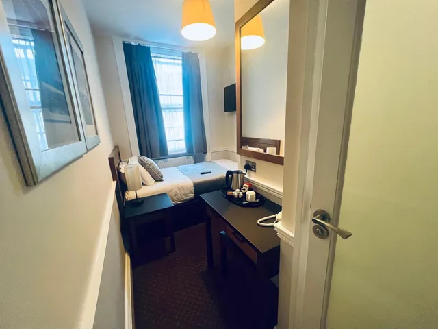 غرفة مفردة، Hotel Cavendish 9/11