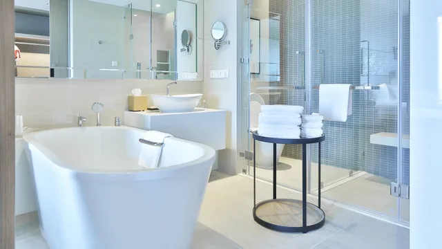 جناح بسرير كينج بإطلالة على الجبل بغرفة نوم واحدة، Holiday Inn & Suites Rayong City Centre 2/2
