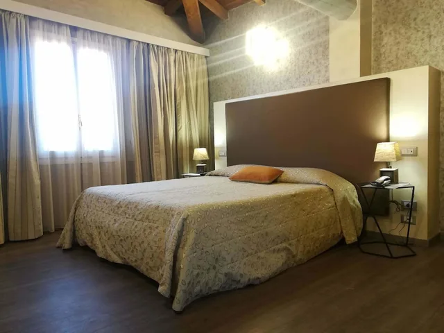 استوديو بأربعة أسرّة في الملحق، Albergo Centrale Bologna 6/10