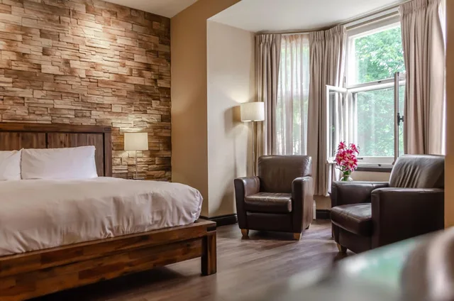 غرفة سوبيريور بسرير كينج، Chateau Bellevue Hotel 3/5