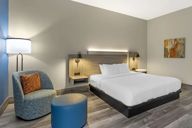 غرفة قياسية بسرير كينج لذوي الإعاقة، Best Western Plus Omaha Airport Inn 4/8
