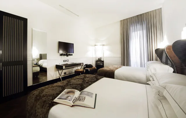 غرفة تنفيذية، Unica Suite Rome 4/8