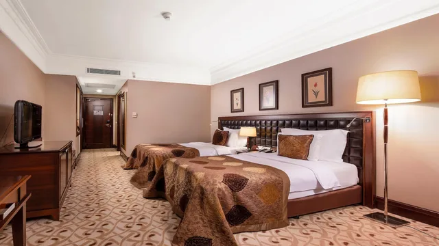 غرفة قياسية بسريرين منفصلين مع دخول الصالة، Crowne Plaza Istanbul Asia 3/6