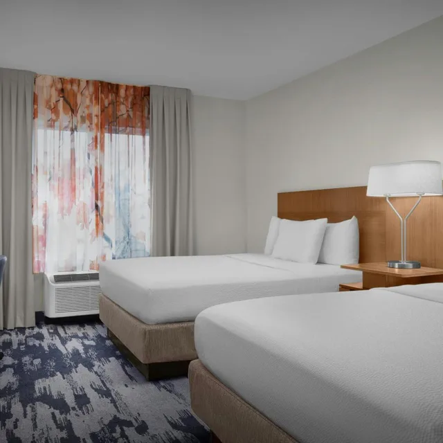 غرفة بسرير كوين، Fairfield Inn Suites Fayetteville North 2/7