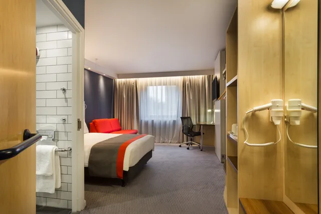 غرفة بسرير مزدوج مع أريكة، Holiday Inn Express Watford Junction 5/7