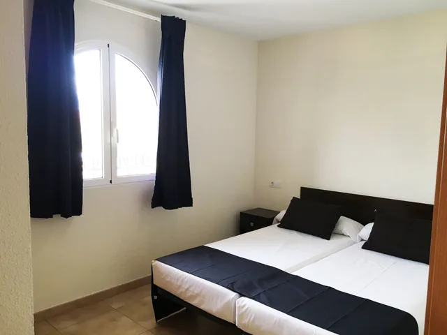 شقة أساسية بسريرين منفصلين بشرفة بغرفة نوم واحدة مع أريكة، APARTAMENTOS RESIDENCIAL DOÑA CARMEN 3000 1/10
