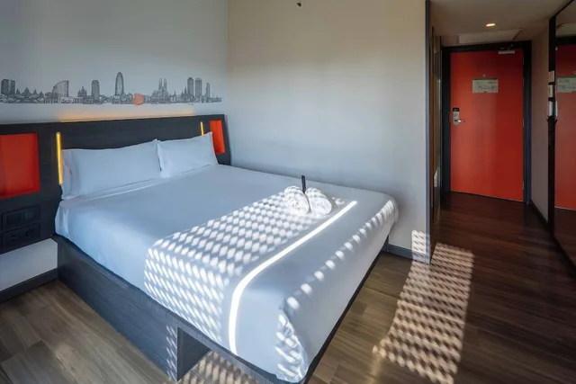 غرفة قياسية بسرير مزدوج، easyHotel Barcelona Fira 6/10