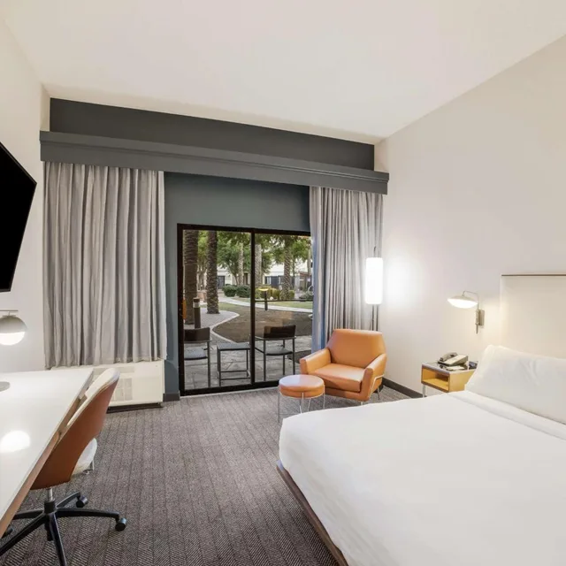 Guest Room, King Bed, Pool or Courtyard View، Sonesta Select Phoenix Chandler 2/10