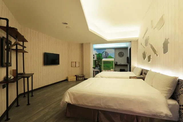 Feature, Double Bed، Monster Village Hotel 1/1