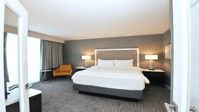 جناح بسرير كينج بإطلالة، InterContinental Kansas City at the Plaza 2/7