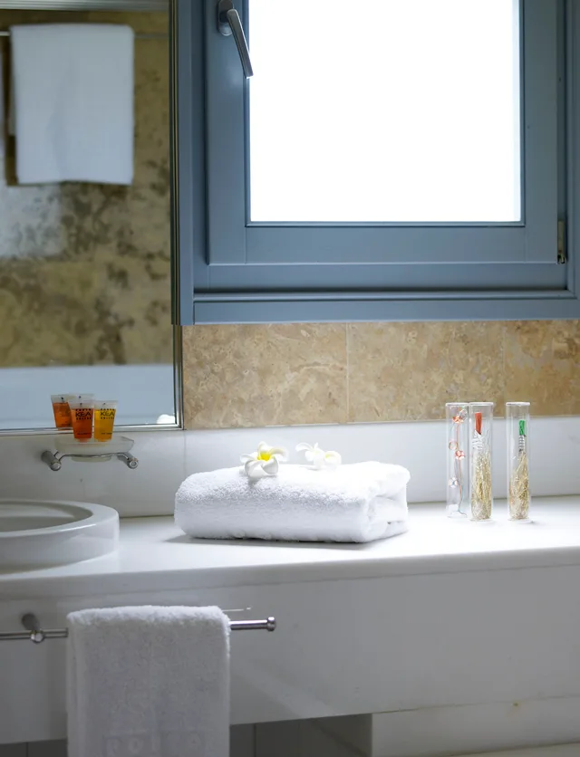 جناح جونيور، Porto Kea Suites 7/7