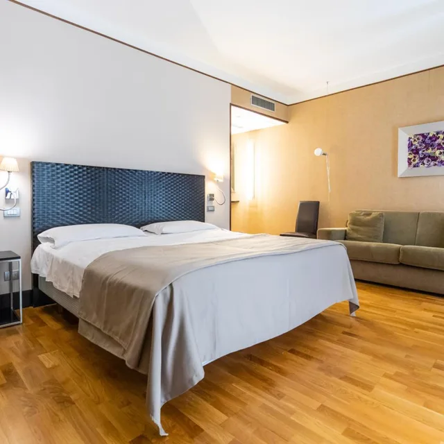 جناح جونيور، Mh Design Hotel 4/9