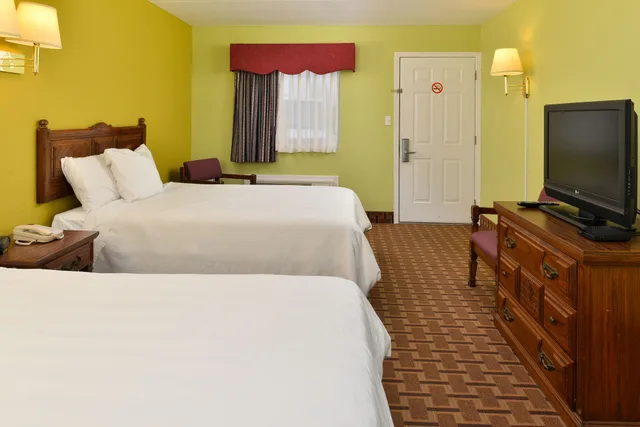Standard, 2 Double Beds, Americas Best Value Inn Princeton 1/2