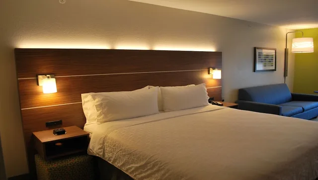 غرفة قياسية بسرير كينج، Holiday Inn Express Suites Indianapolis North Carmel An Ihg Hotel 2/7