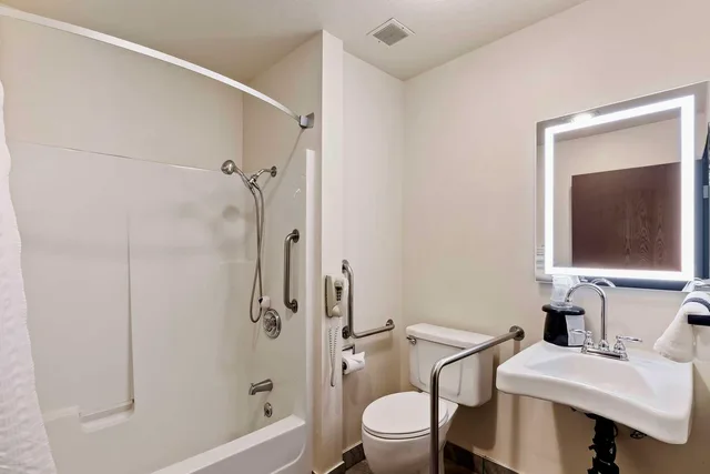 غرفة بسرير كوين وسرير فردي لذوي الإعاقة، Surestay Hotel By Best Western Twin Falls 2/2