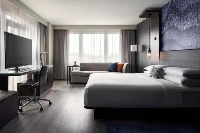 غرفة كبيرة ركنية بسرير كينج، Boulder Marriott 2/6