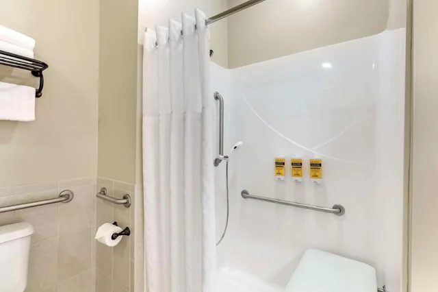 Suite, 2 Queen Beds, Sofa, Jetted Tub, Kitchenette, Best Western Plus Dutch Haus Inn And Suites 6/6