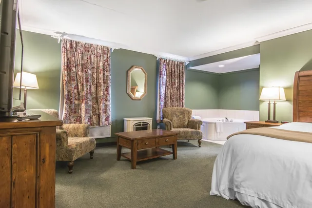 غرفة قياسية بسرير كينج، Rodeway Inn King William 8/10