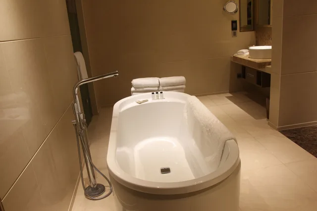 جناح غراند بسرير كينج بغرفة نوم واحدة للمدخنين، Sheraton Bailuhu Resort Huizhou 7/7