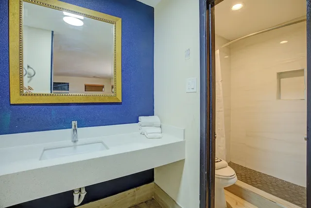 غرفة بسرير كينج لغير المدخنين، Texas Inn Brownsville by Hotel O 2/4