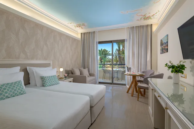 غرفة بسرير مزدوج أو سريرين منفصلين بإطلالة على الحديقة، Atrium Palace Thalasso Spa Resort and Villas 2/3