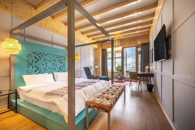 Premier, King Bed, Mountain View, Bathtub, Echor Himalayan Heights Luxe Manali 6/10