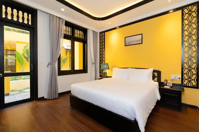 غرفة ديلوكس بسرير كينج بإطلالة على الحديقة، Lantern Boutique Hoi An 2/4