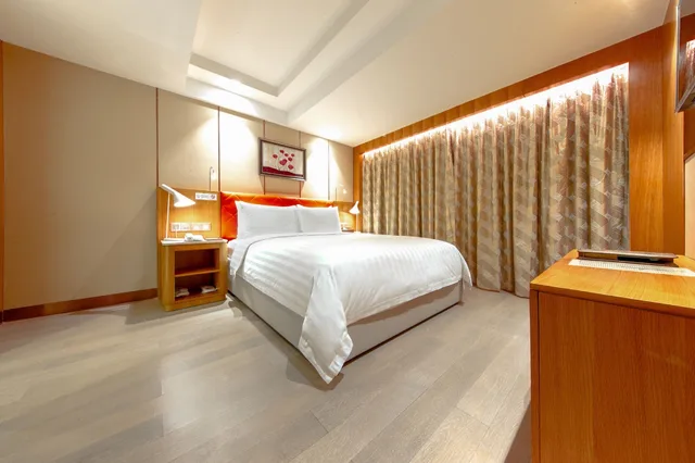 جناح سوبيريور بسرير كوين، Royal Dragon Hotel 1/3