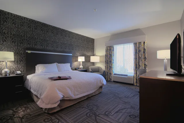 Room, King Bed, Accessible, Hampton Inn And Suites Columbus/University Area 1/2