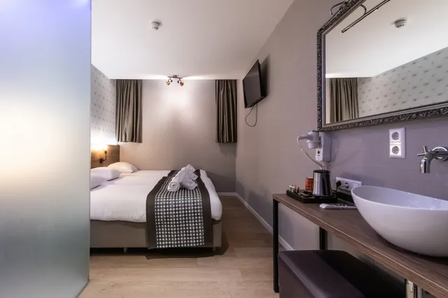غرفة اقتصادية ثلاثية، Melrose Hotel 2/2