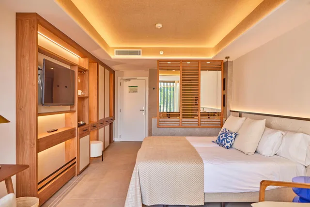 Junior Suite, Lateral Side Sea View, Private Pool، Universal Hotel Don Leon 3/8