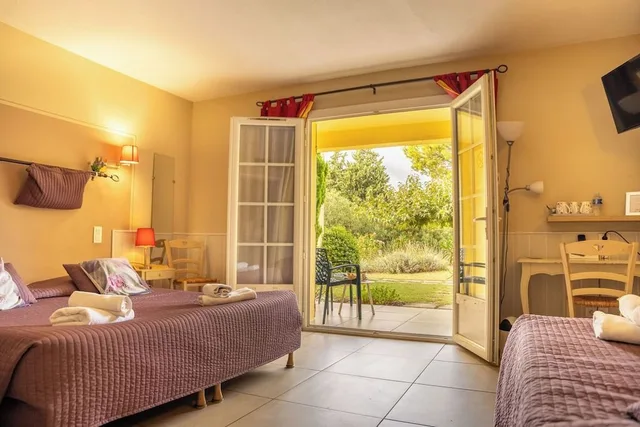 غرفة سوبيريور رباعية بسرير كينج وسريرين منفصلين، HOTEL DES GRANGES 8/10