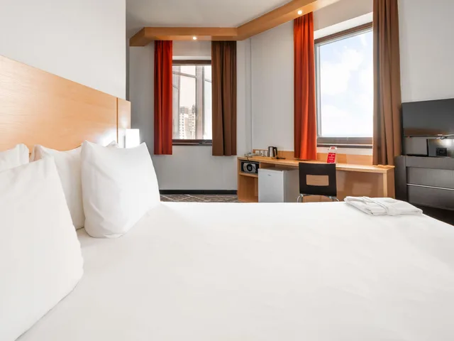 غرفة بريميوم بسريرين منفصلين بإطلالة على المدينة، Ibis Astana Hotel 3/10