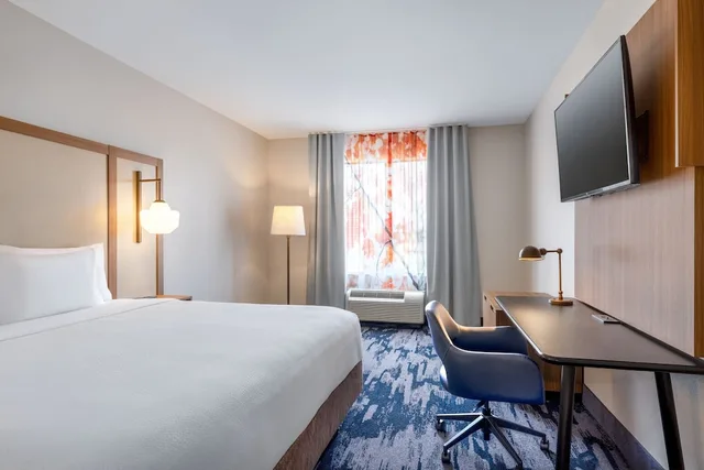 غرفة قياسية بسرير كينج، Fairfield by Marriott Inn & Suites Fort Walton Beach Hurlburt Area 1/3