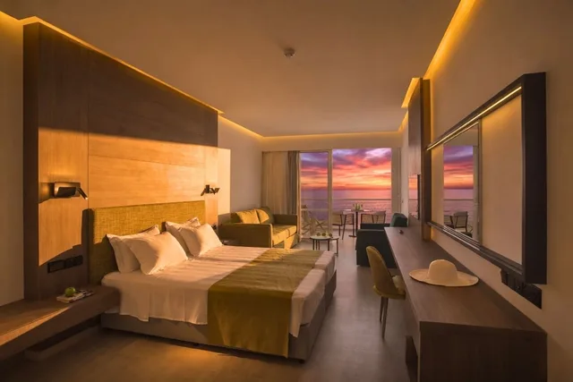 جناح إليت عائلي بسريرين منفصلين، Cavo Maris Beach Hotel 1/6