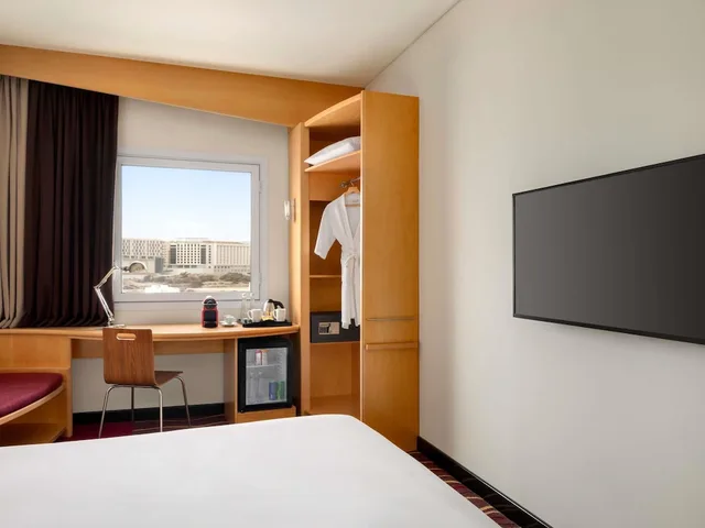 غرفة بريميوم بسرير مزدوج مع أريكة، Ibis Muscat 4/8