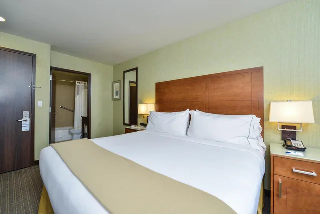 غرفة قياسية بسرير كينج وسرير كوين لذوي الإعاقة، Holiday Inn Express Manhattan Midtown West 1/2