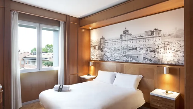 غرفة قياسية رباعية بسرير كوين وسريرين منفصلين، B&B Hotel Modena 4/10