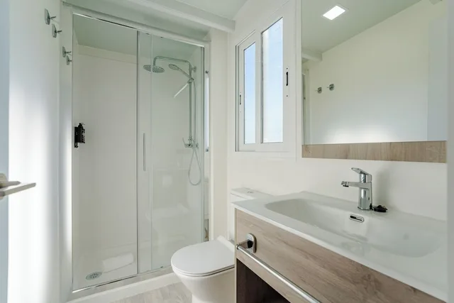 2 Bedrooms, Neri, Bungalow, 1 Queen and 3 Single Beds, Pet Friendly، Costa del Sol Glamping Village 7/9